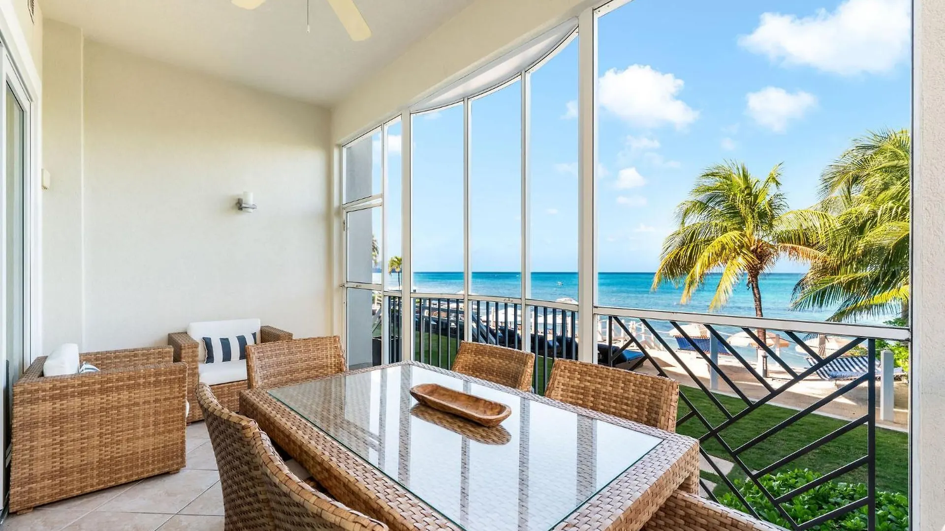 South Bay Beach Club 8 - 2 Bedroom 2 Bathroom Unitの連絡先