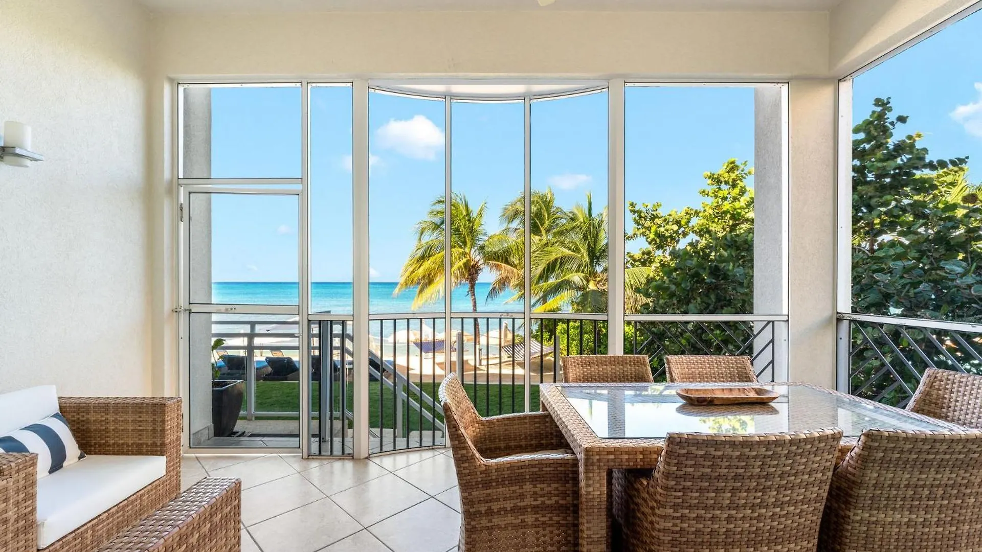 South Bay Beach Club 8 - 2 Bedroom 2 Bathroom Unit George Town 0*,